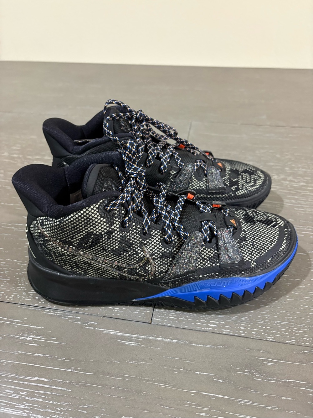Nike Kyrie 7 "Grind" features a black  and blue mesh upper